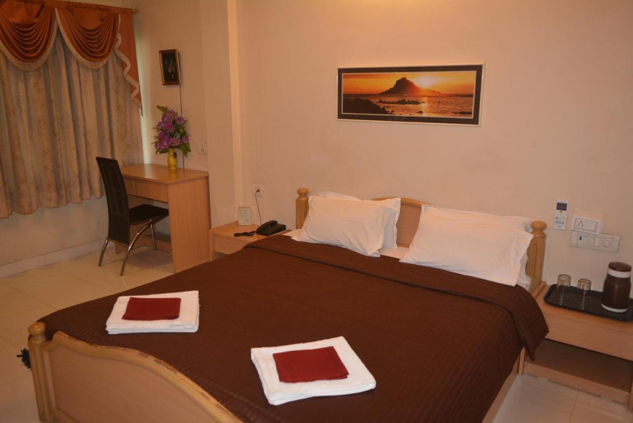 Hotel Poonam Exterior photo