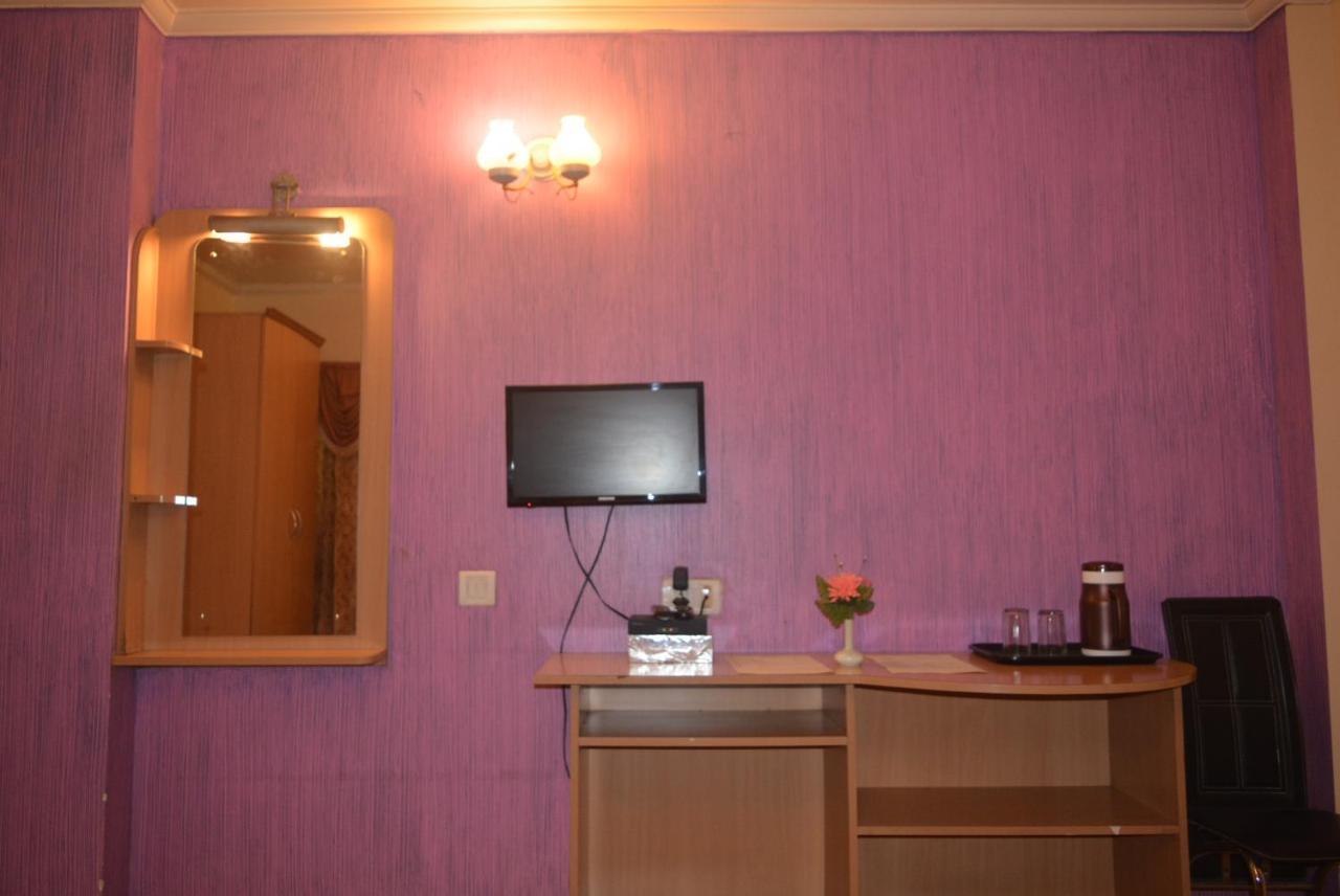 Hotel Poonam Exterior photo